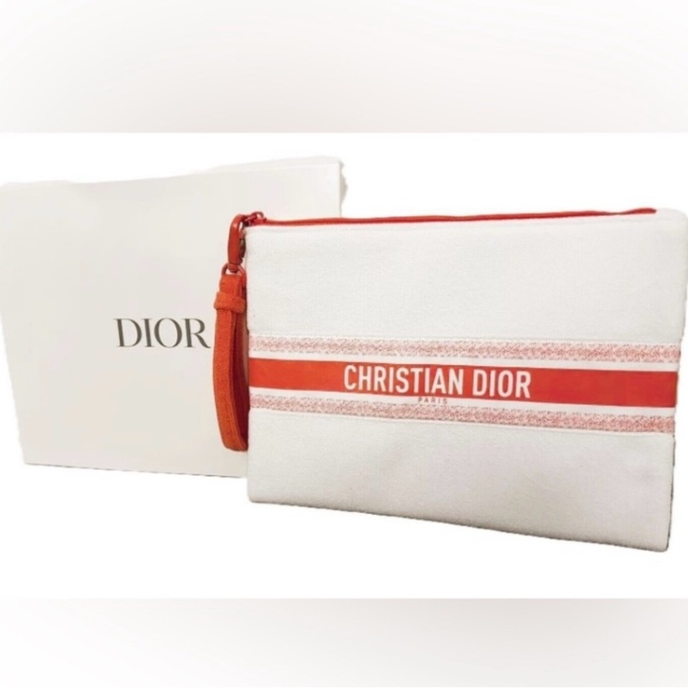 “CHRISTIAN DIOR” Soft White Pouch/Clutch/Wristlet.
⭐️Sale